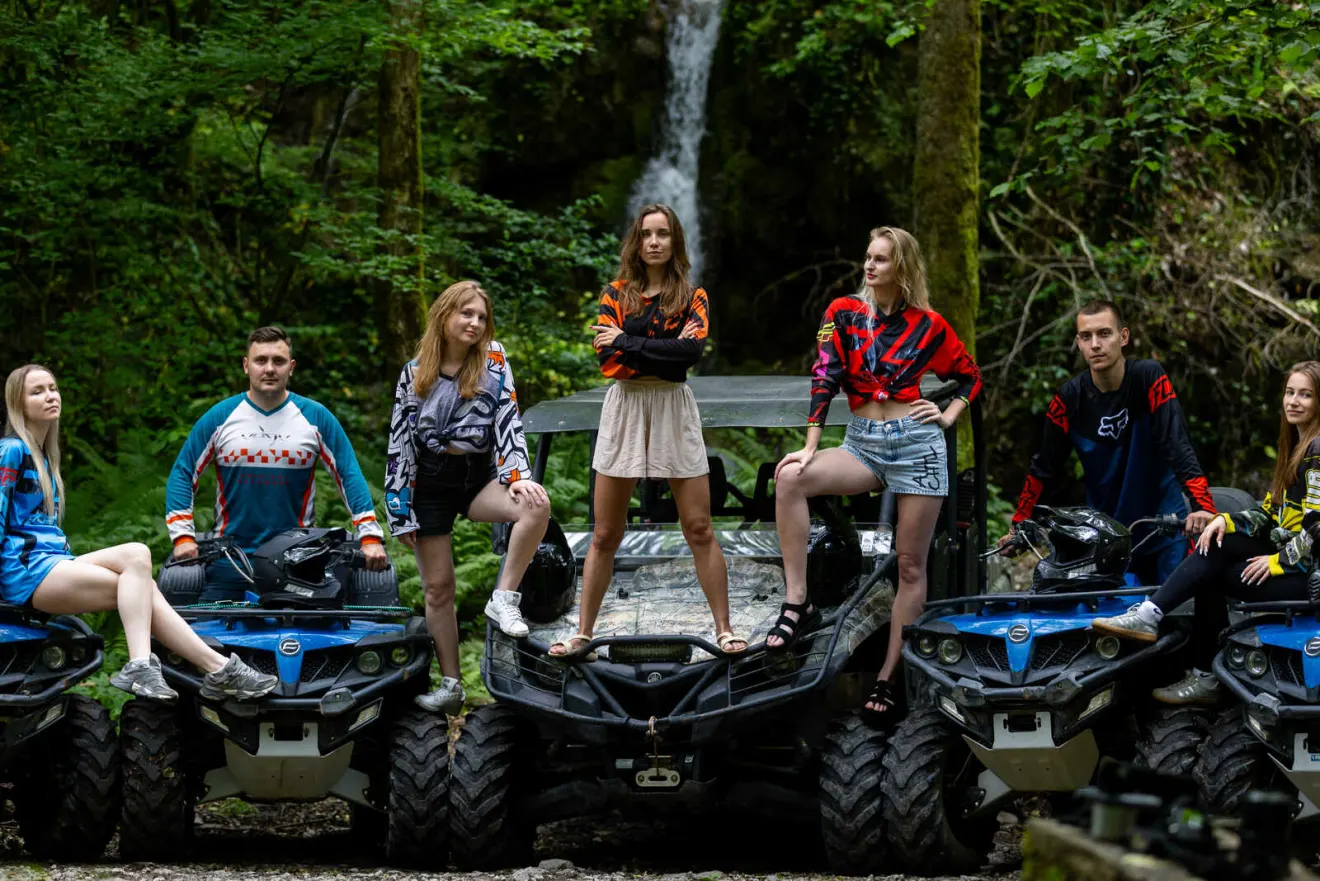 Стилизованная фотосессия у лесного водопада на квадроциклах и багги на маршруте Колхидский лес